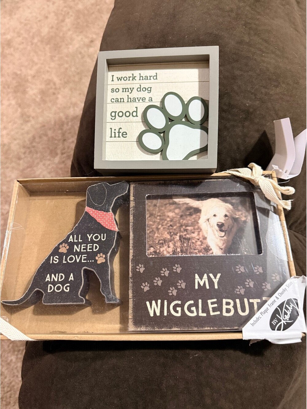 'Dog' wood signs & gift box